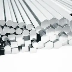 Różnorodne profile i pręty ze stopów aluminium: okrągłe, kwadratowe, sześciokątne i rury.